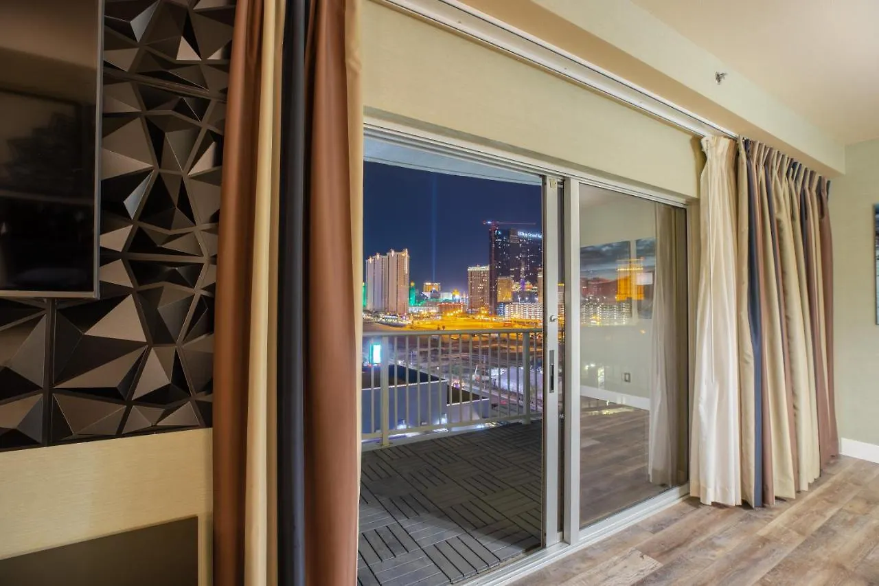 2100 Sqft Penthouse Suite W/ Strip Views! Pool Gym Las Vegas